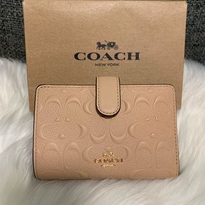 COACH MEDIUM WALLET NWT